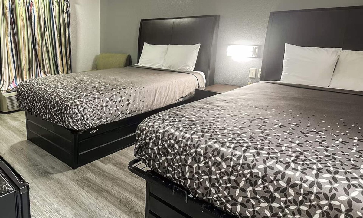 Guntersville Hotel | Charming Stay Perfect for Families Exploring Guntersville Outdoors - 3 Units!