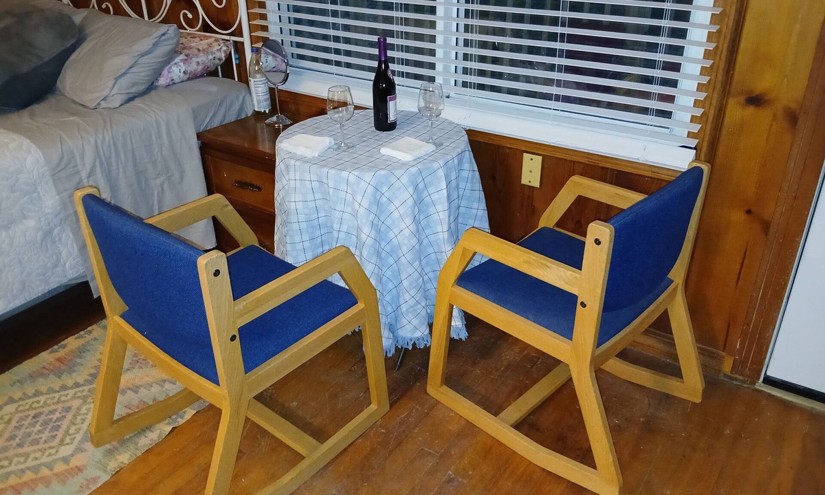 Mississippi City Apartment | Charming studio with DECK, WiFi and AC near beach in wonderful Gulfport