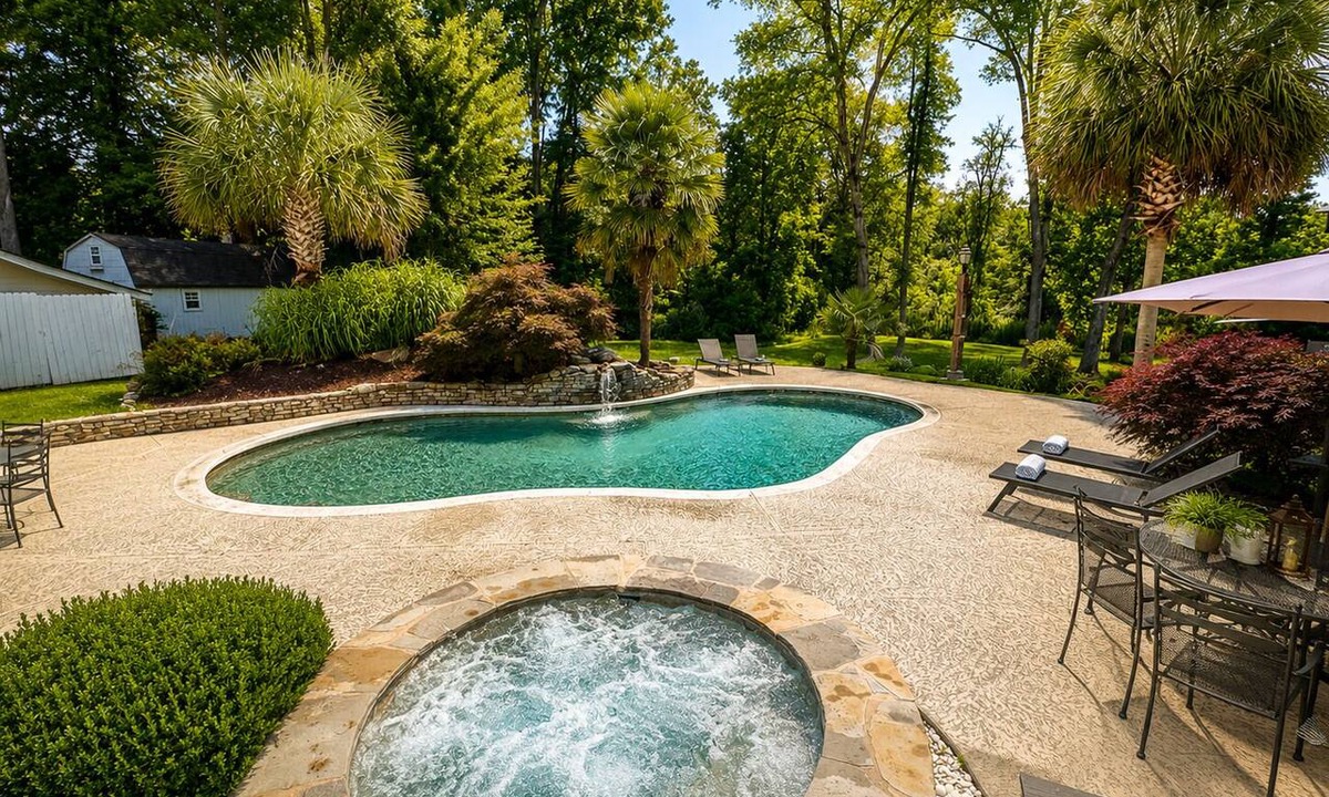 Griffin House | Chef’s Château Suite A Private King Suite with Pool & Hot Tub