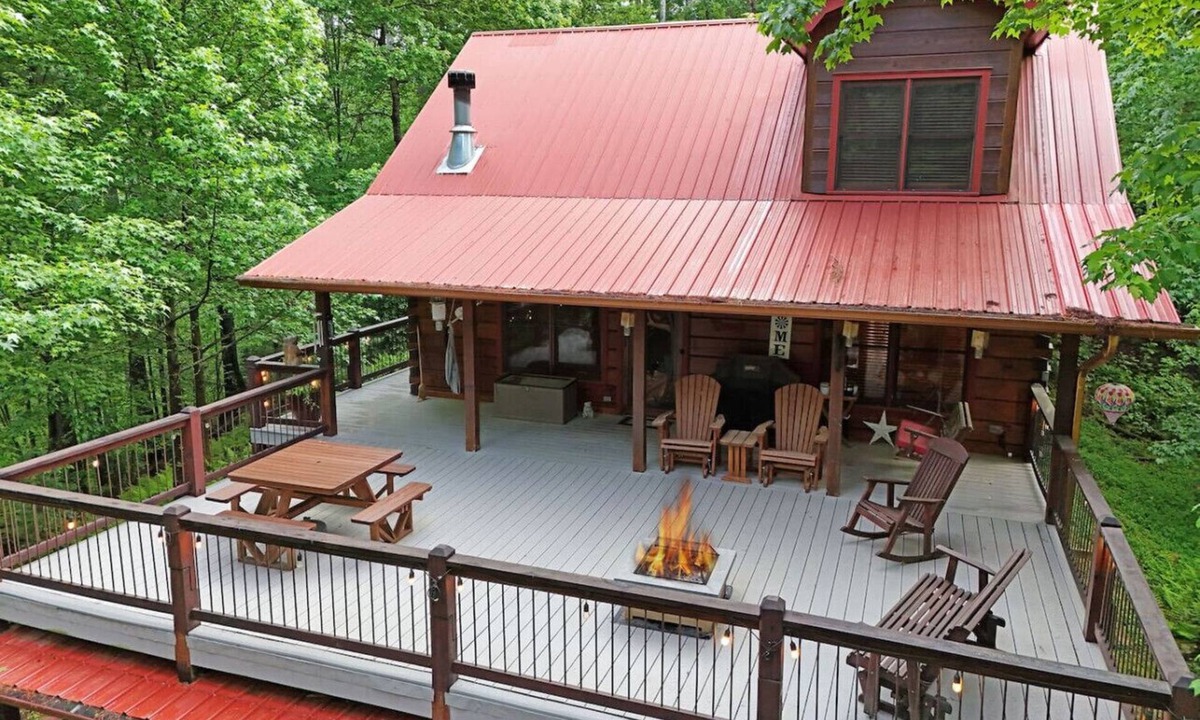 Cherry Log Cabin | Cherry Log Cabin | Adults-Only Luxury Mountain Retreat Gourmet Kitchen Firepits