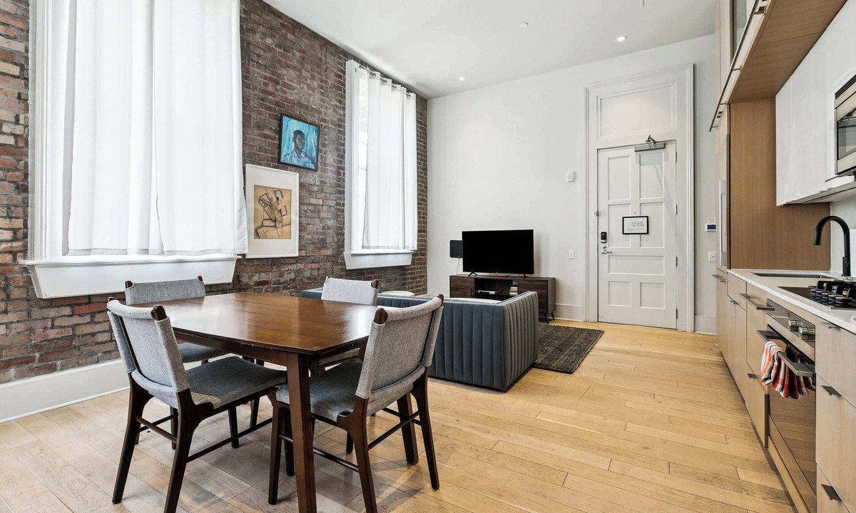 Tulane - Gravier Apartment | Chic 1BR Near Downtown | Parking and Gym Included