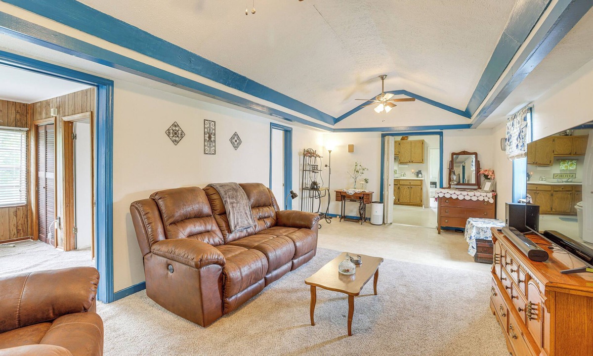 Stanton Cottage | Clanton Cottage w/Charcoal Grill & Porch!