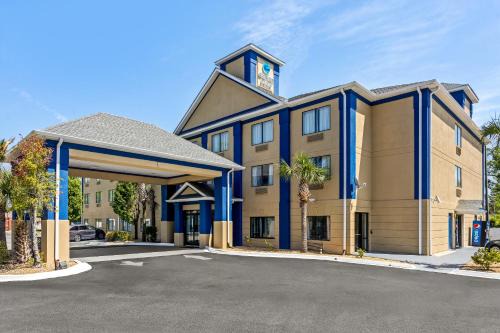 Jesup Hotel | Clarion Pointe Jesup