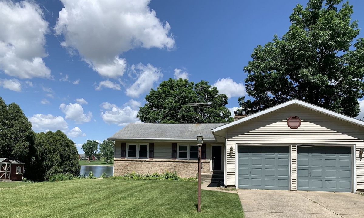 Bradley Cottage | Classic Lakefront Cottage on All-Sports Duncan Lake