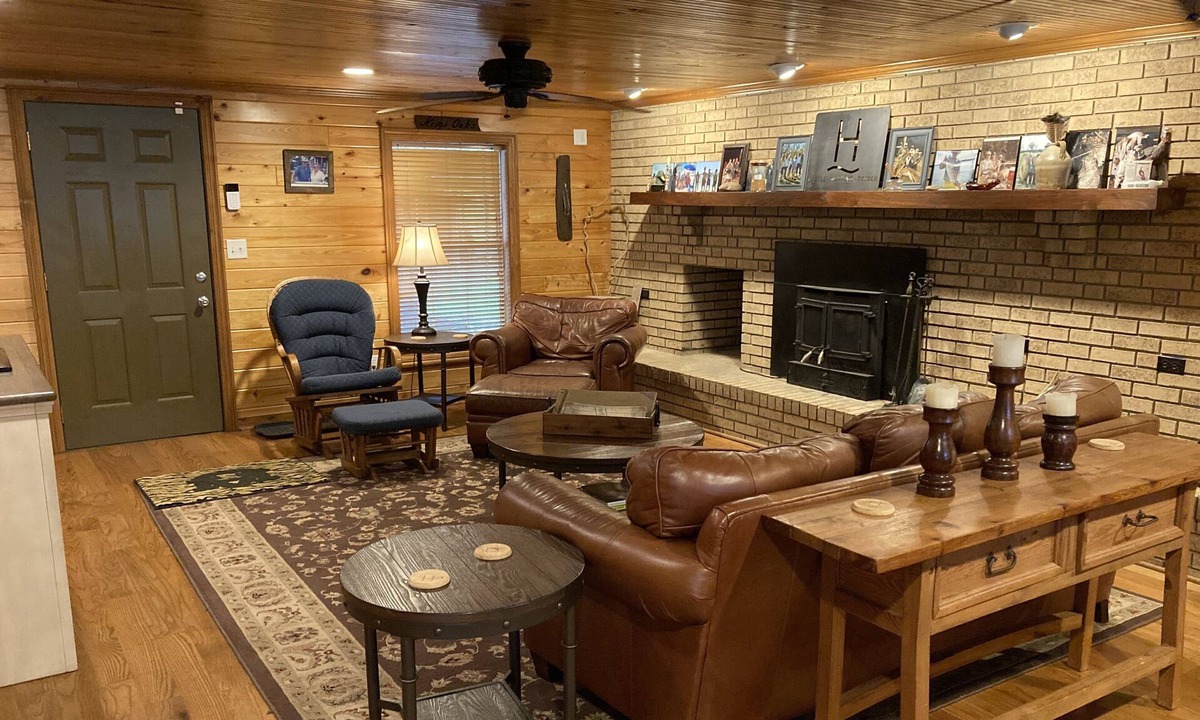 Minter House | Clean, Comfortable, Peaceful, VRBO Air B N B @ https://airbnb.com/h/thetrabin