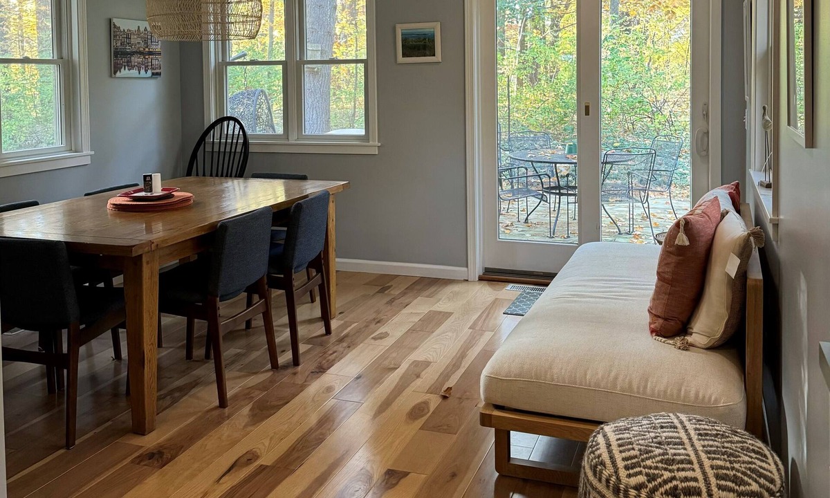 Leland House | Close to downtown Leland, Fishtown, Vans Beach. Hot tub.
