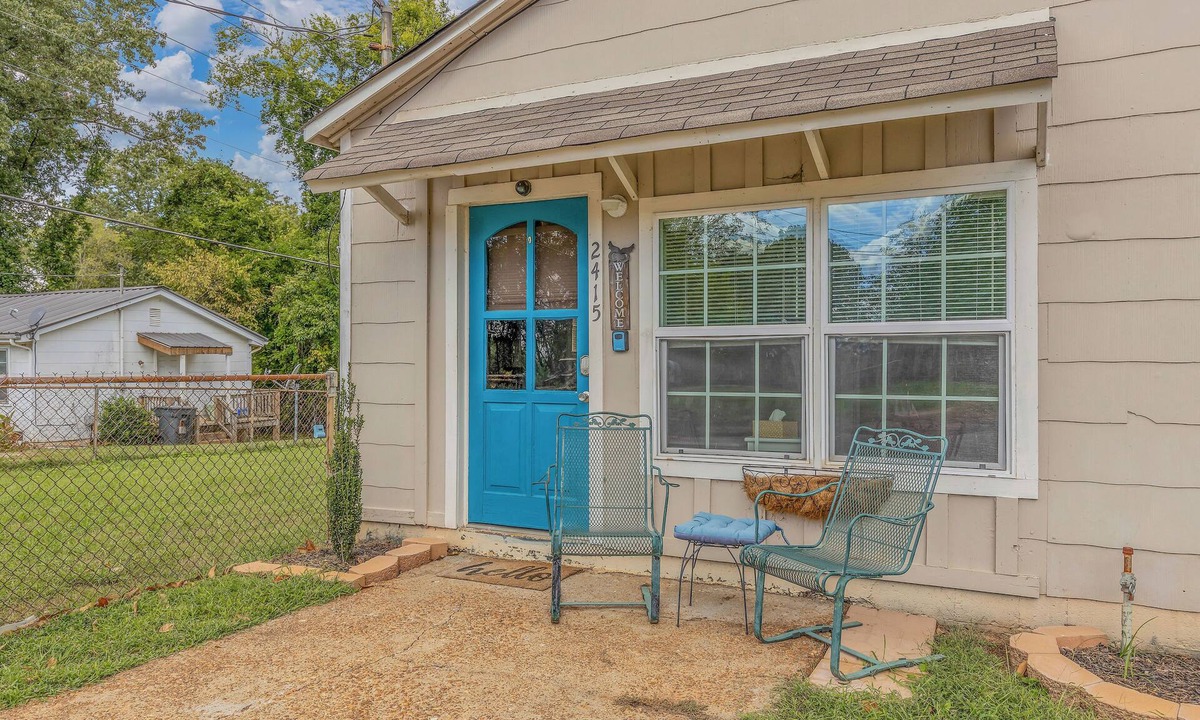 East Florence House | Close to Hospital and Downtown, Eastside Bungalow, Dogs Welcome + Fee