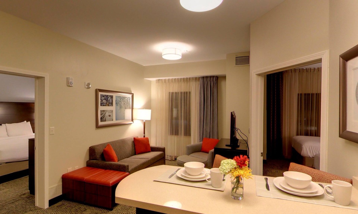 Bryant Pattengill East Apartment | Close to U of M + Research Park | 24 Hour Business Center + Indoor Pool