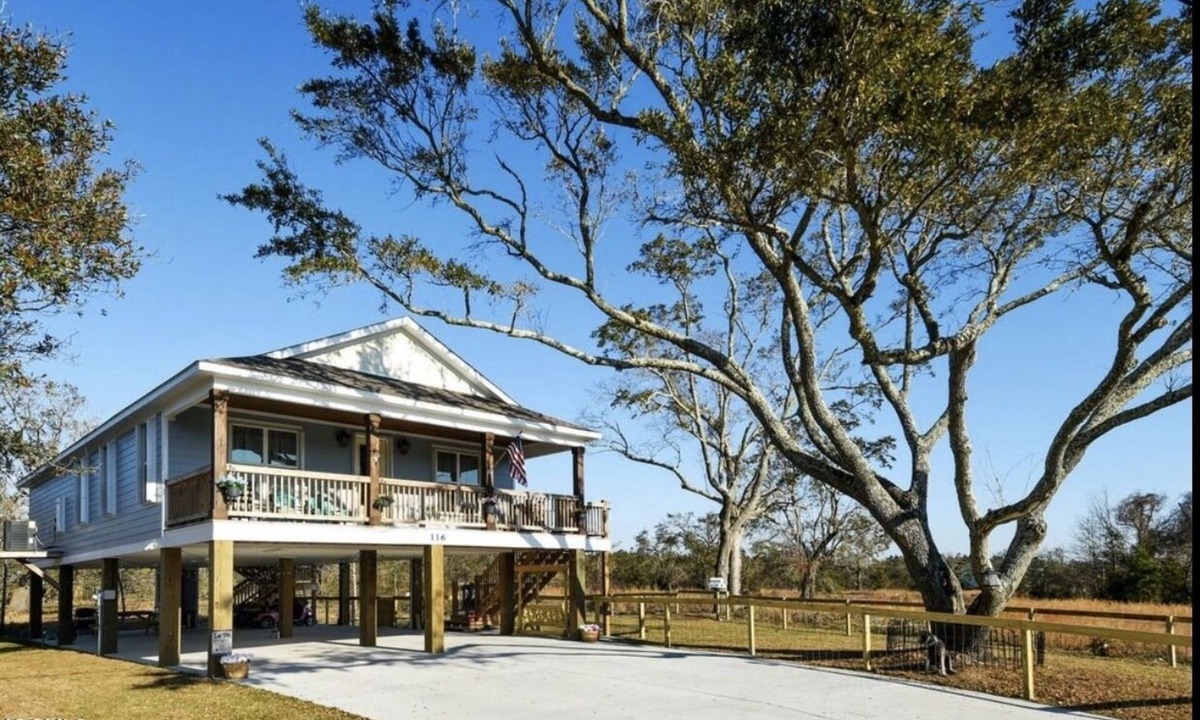 Long Beach House | Coastal home walking distance to the beach