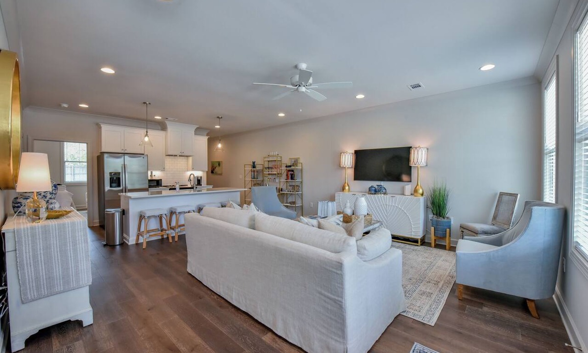Tuscaloosa House | Coastal Tide - Luxury Townhome - Book for Football Season!