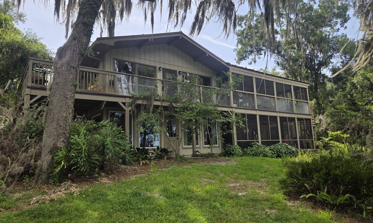 Hawthorne House | Come visit the real Florida at Red Water Retreat! Private Spring fed Lake.