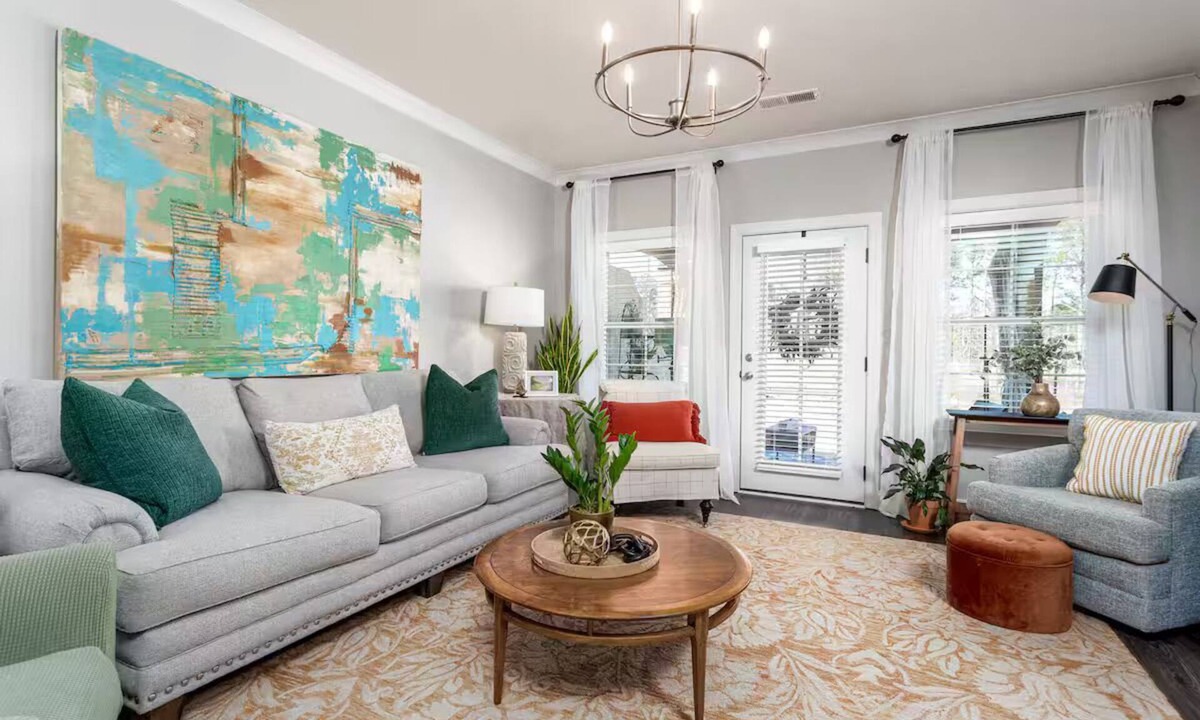 Auburn House | Comfort & Convenient in Auburn