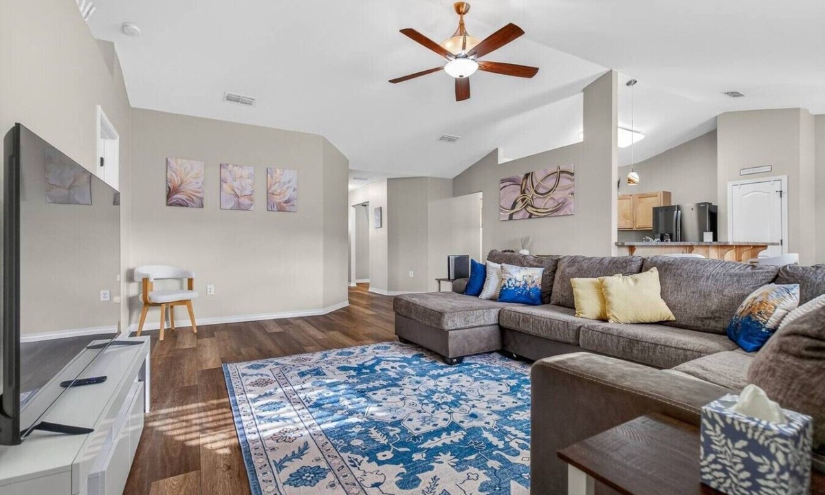 Bagdad House | Comfortable 3BR for Families Near Blackwater