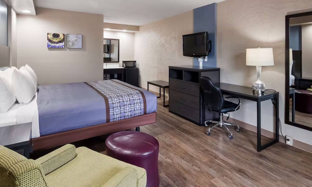 Jasper Hotel | Comfortable Jasper Hotel Room Near Local Highlights + Free Parking & Breakfast