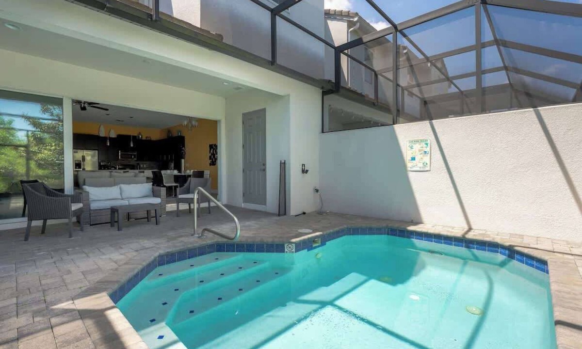 Davenport House | Comfortable Vacation Home up to 10 People
