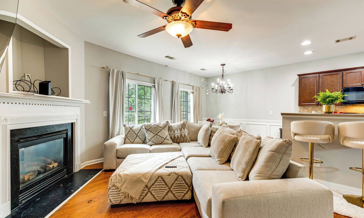 Decatur House | Community Pool! East ATL Base Near Mercedes-Benz