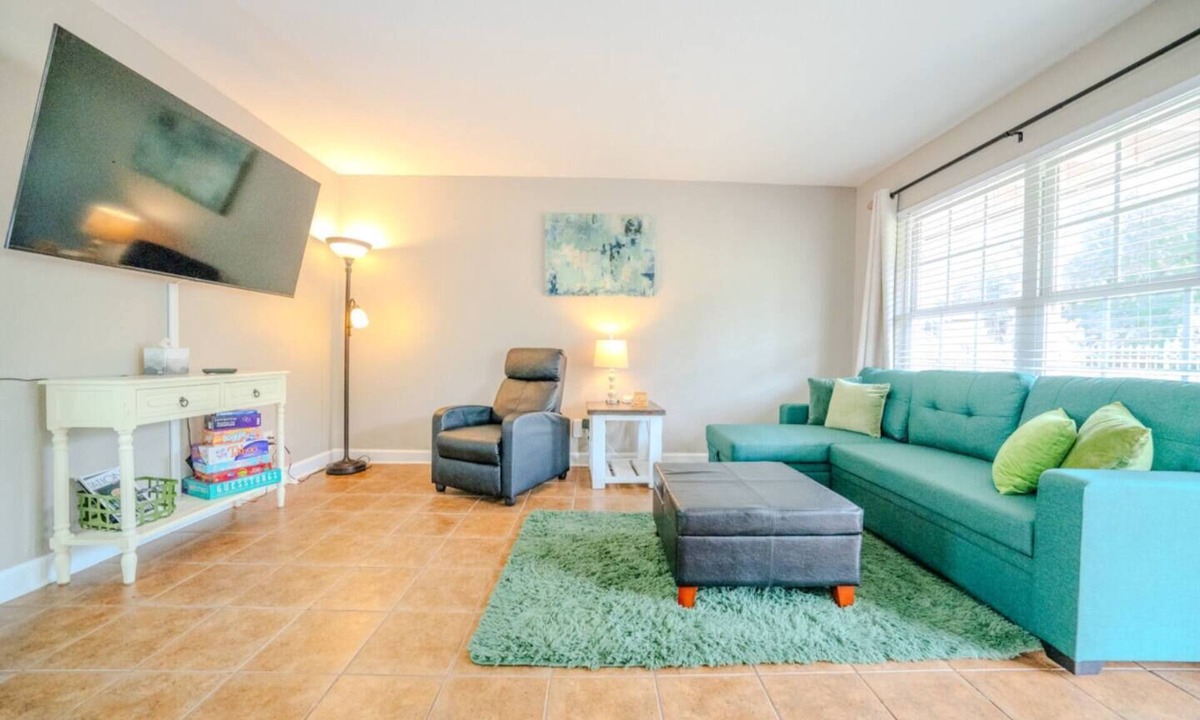 Oxford Condo | Convenient to campus and The Square - Location