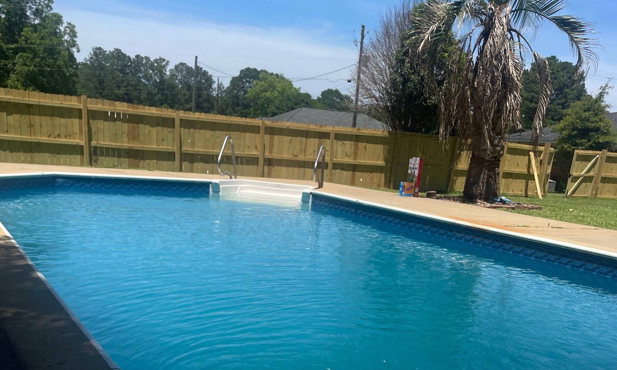 Taylorville House | Convenient to UA and Mercedes