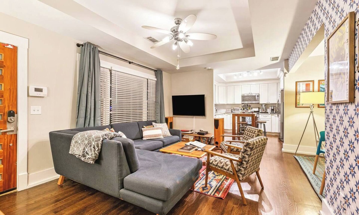 East Atlanta House | Cool East ATL-Huge Fenced Yd-Fire pit-King Bed