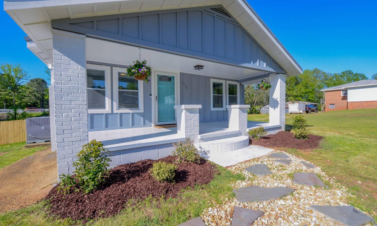 Tuscaloosa House | Copper Cottage- 5.1 miles to UA w/covered patio