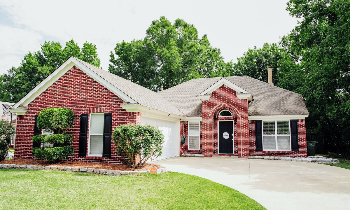Gunter Afs House | Copperfield Retreat 3BR | Pet-Friendly Escape