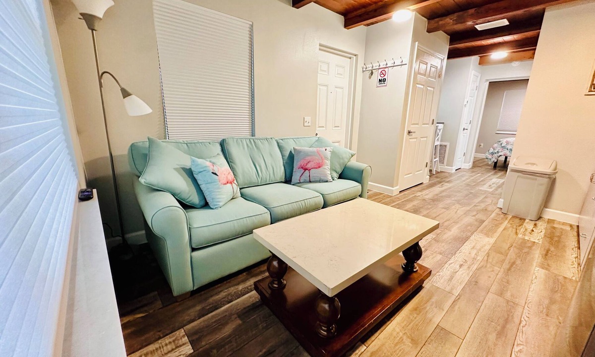 Tavares Cottage | Cottage 32: Flamingo Bungalow - Waterfront Lodging in Downtown Tavares, FL