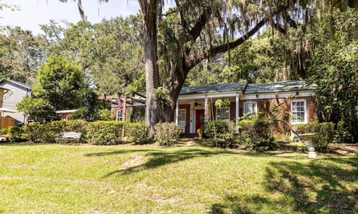 Tallahassee Apartment | Cottages @ Lake Ella - Bungalow 1bd1b/kitchen