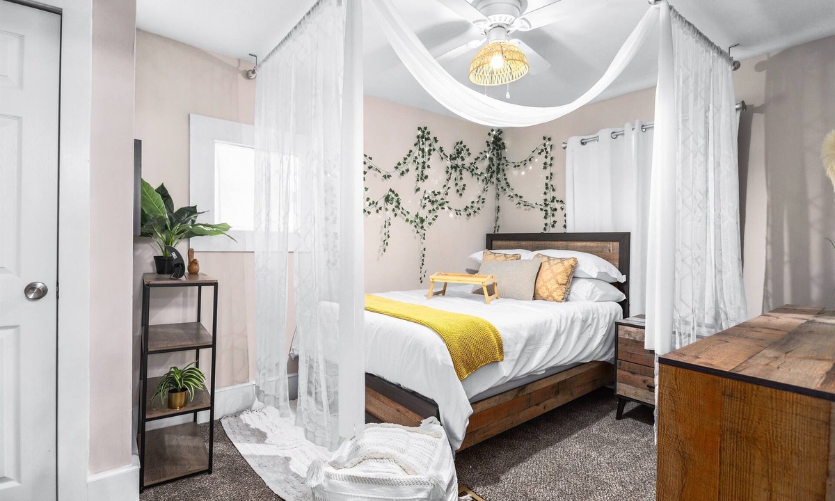 Washington Park House | Country Boho | Cozy 3BR Retreat Near Mercedes-Benz Stadium