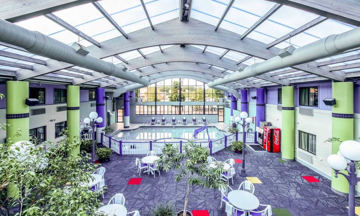 Muskegon Hotel | Country Inn & Suites by Radisson, Muskegon, MI
