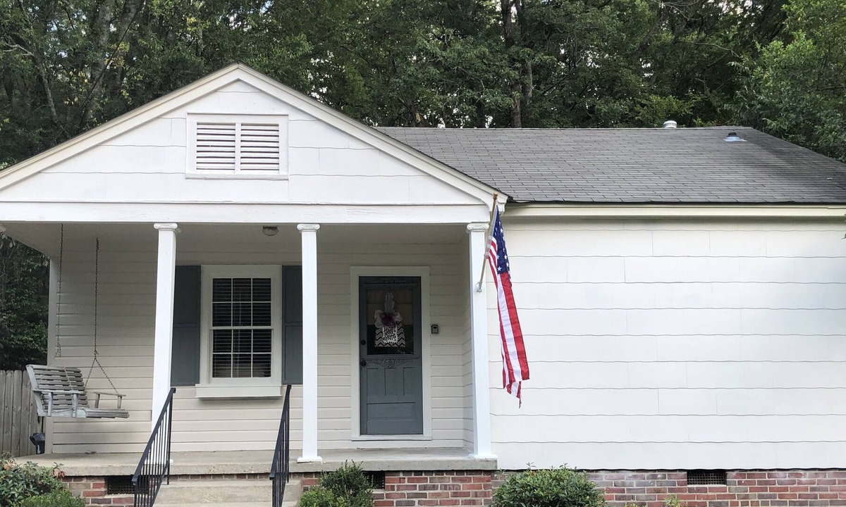 Starkville Cottage | Cowbell Cottage, 2 BR, Downtown, Close to Campus, Walk to Campus