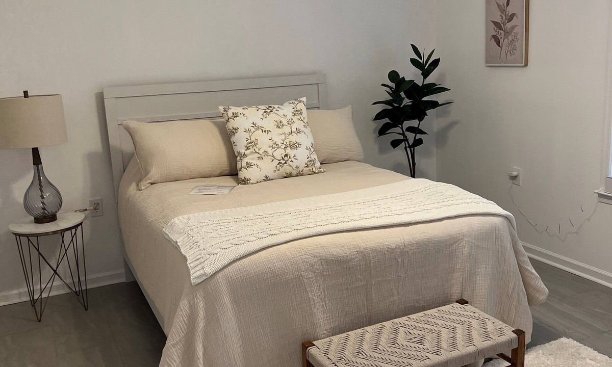 Florence Apartment | Cozy 2-bedroom apartment at the Oaks in charming Florence.