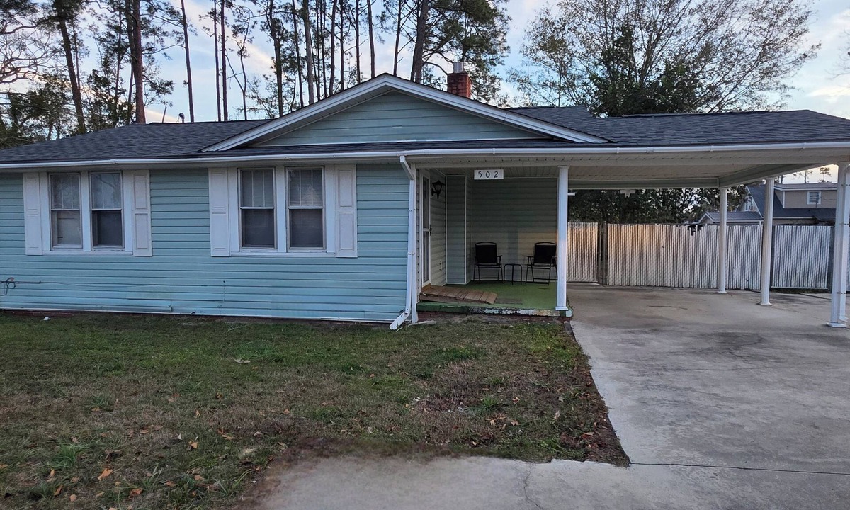 Douglas House | Cozy 2BR Home in Douglas, GA – Comfort & Convenience Await!