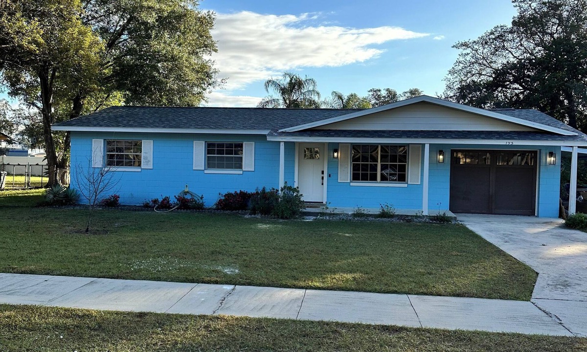 Lake Mary House | Cozy 3/2 in downtown quaint Lake Mary, FL with AC and fenced in yard