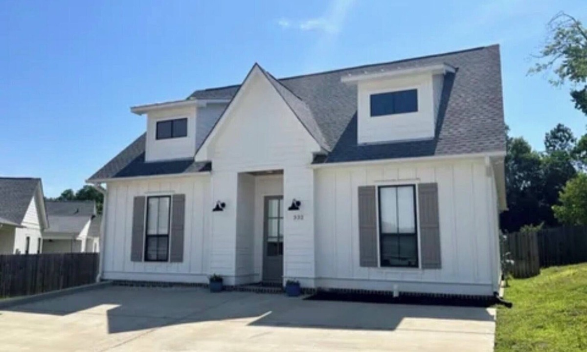 Starkville Cottage | Cozy 3-bedroom cottage in marvelous Starkville with AC