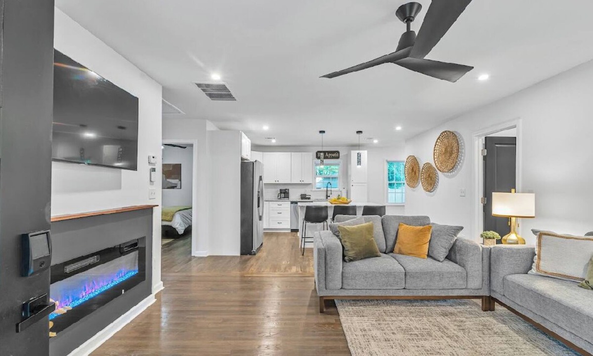Westview House | Cozy 3-bedroom house in enchanting Atlanta with WiFi, AC