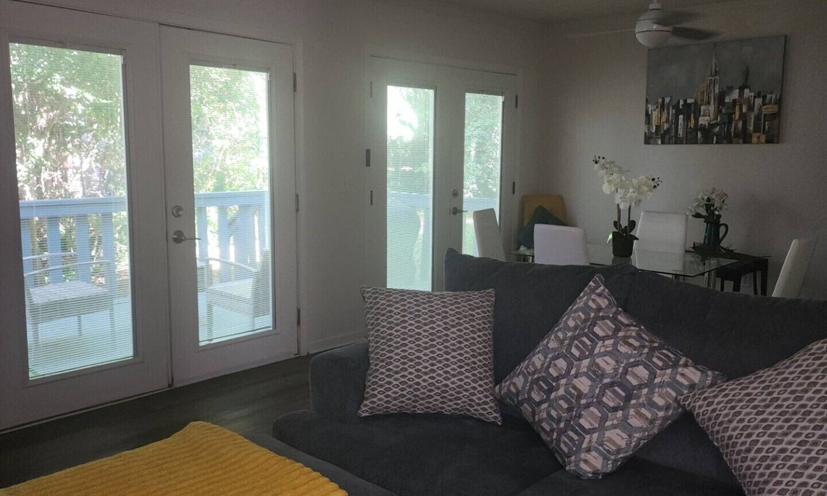 Decatur House | Cozy 3 BR in Decatur, 20 mins from Mercedes Benz Stadium & Hartsfield Airport.