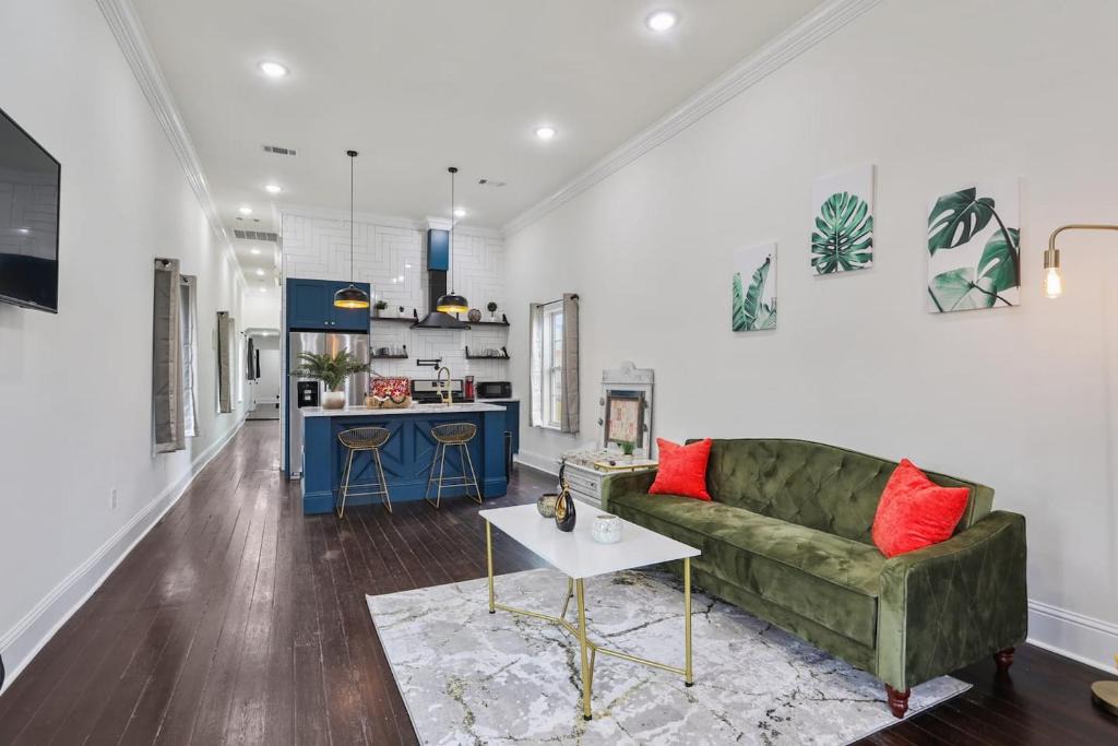 Tulane - Gravier House | Cozy 3BR w fire pit near streetcar & Superdome