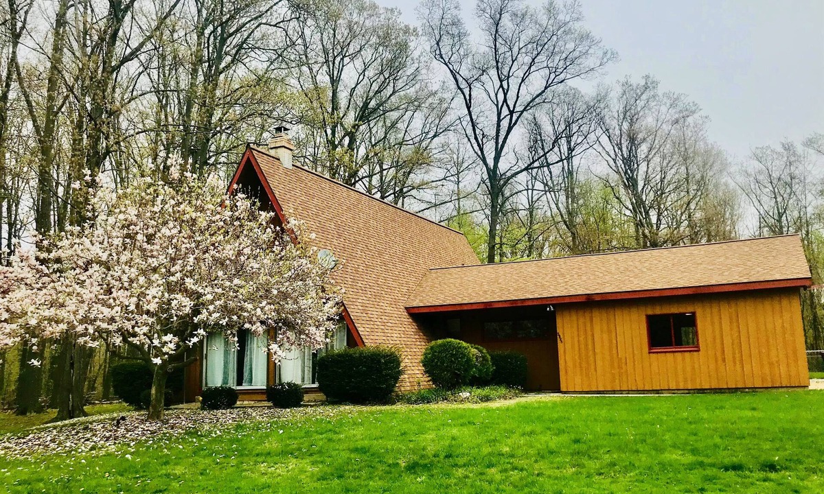 Lake Michigan Beach House | Cozy Apline Cottage-perfect getaway for year-round fun