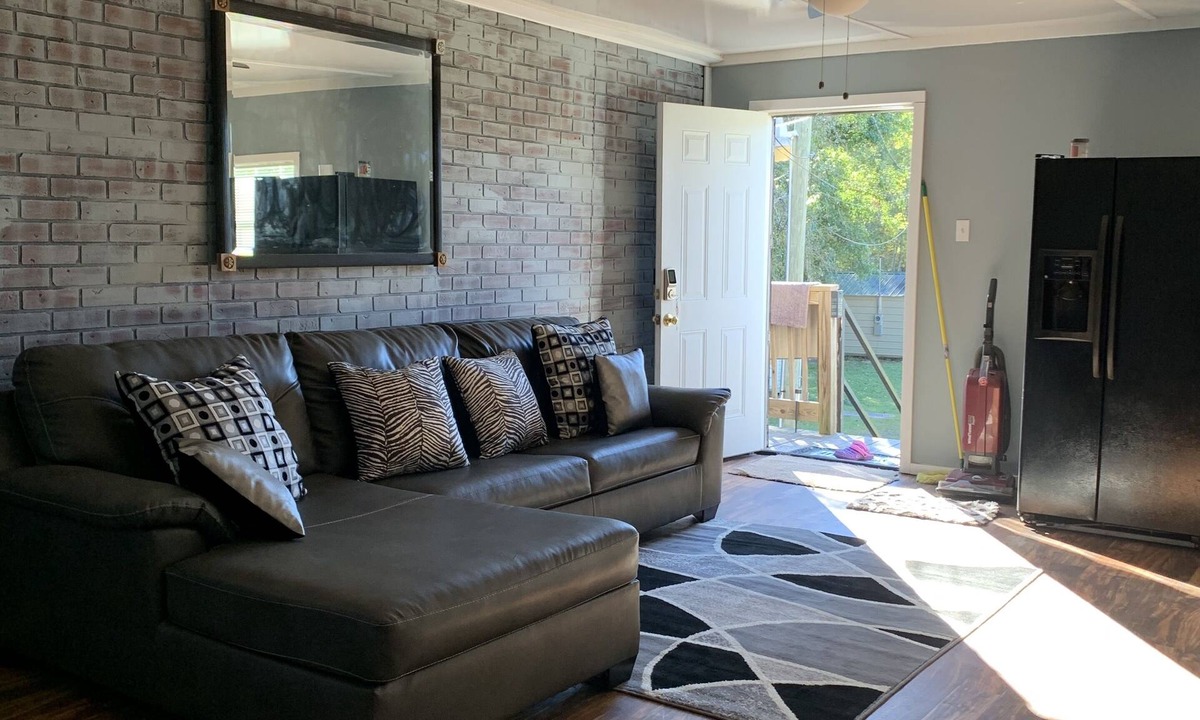 Picayune House | Cozy barn apartment great for travel nurses in South Mississippi Gulf Coast area