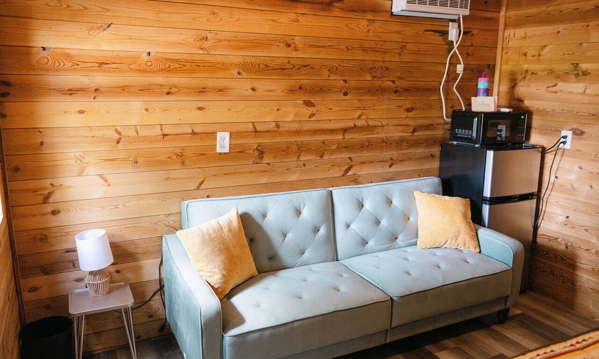 Shell Knob Cabin | Cozy Cabin at Viola RV Park Near Table Rock Lake!