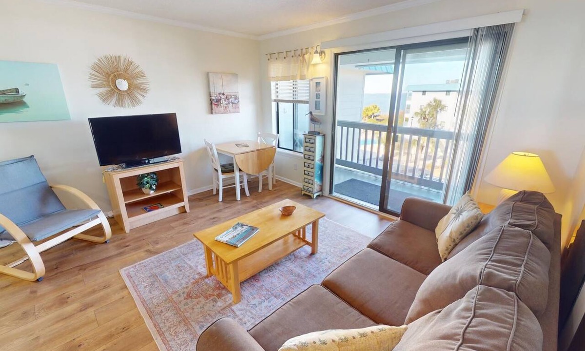 Tybee Island Condo | Cozy Coastal Condo w/Water Views & Pool Access