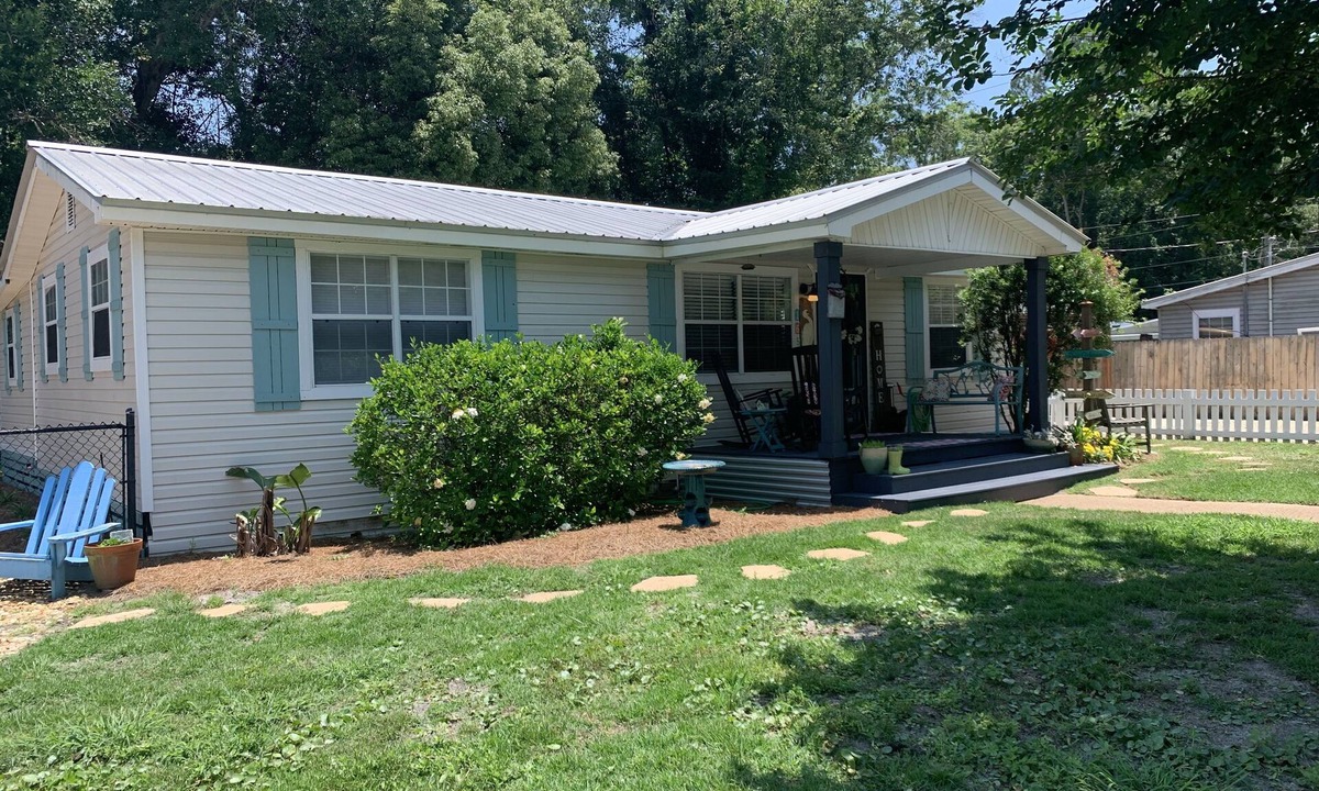 Apalachicola Cottage | Cozy Coastal Cottage< 3miles From Historic Dwtn Apalachicola, A Sweet Retreat!