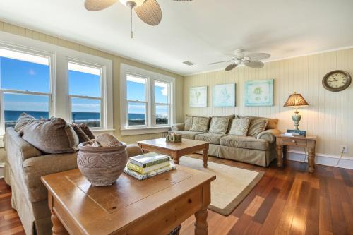 Fernandina Beach House | Cozy cottage and dog friendly, perfect for a relaxing, calm time away for everyday life.