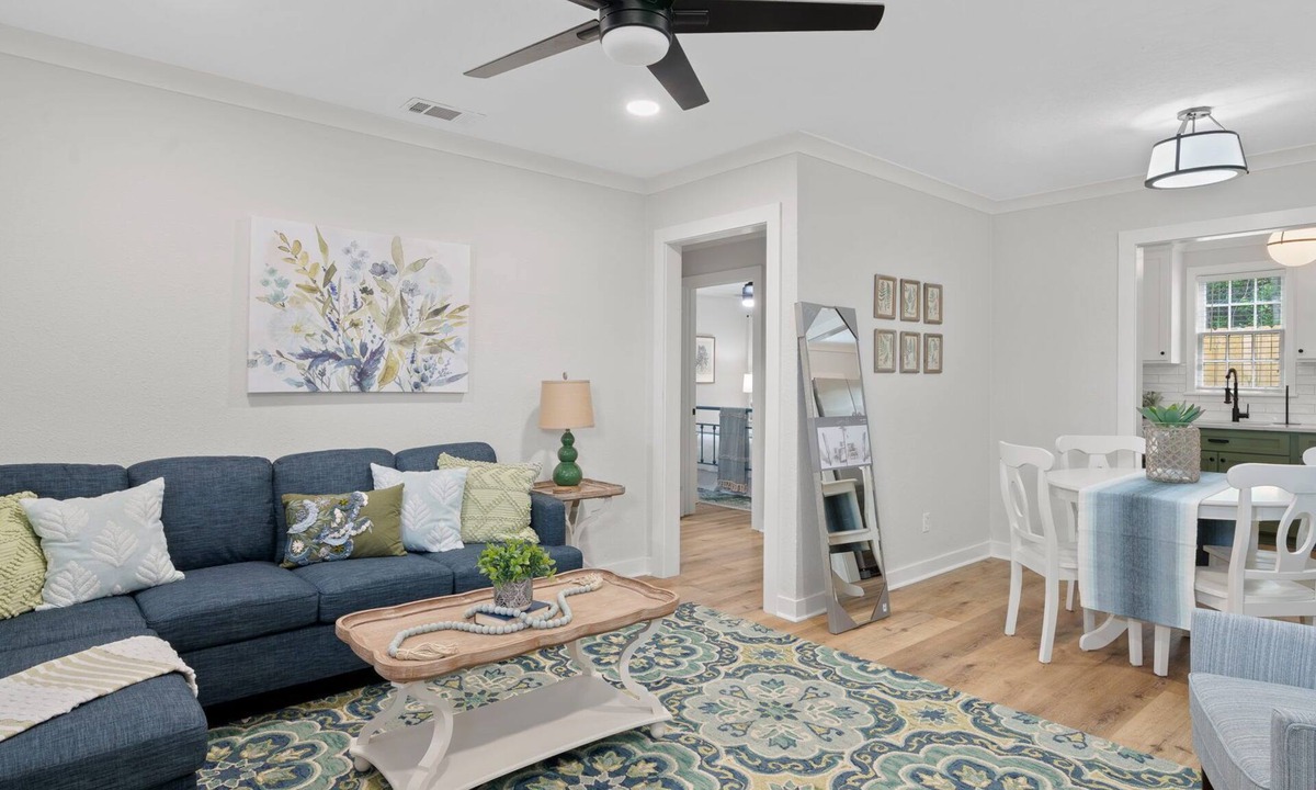 Laurel Cottage | Cozy Cottage near Downtown Laurel!