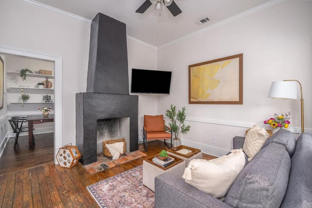 Savannah Victorian District House | Cozy Cottage Retreat Parking and Private Patio