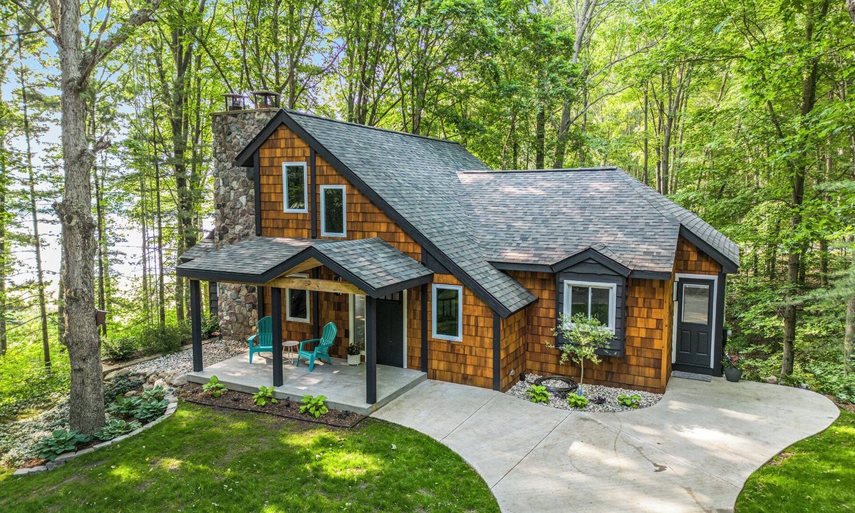 Bradley Ski Chalet | Cozy getaway in the woods, with hot tub and on the Thornapple River!