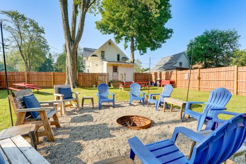 Hart House | Cozy Hart Getaway w/Fire Pit < 1 Mi to Lake!