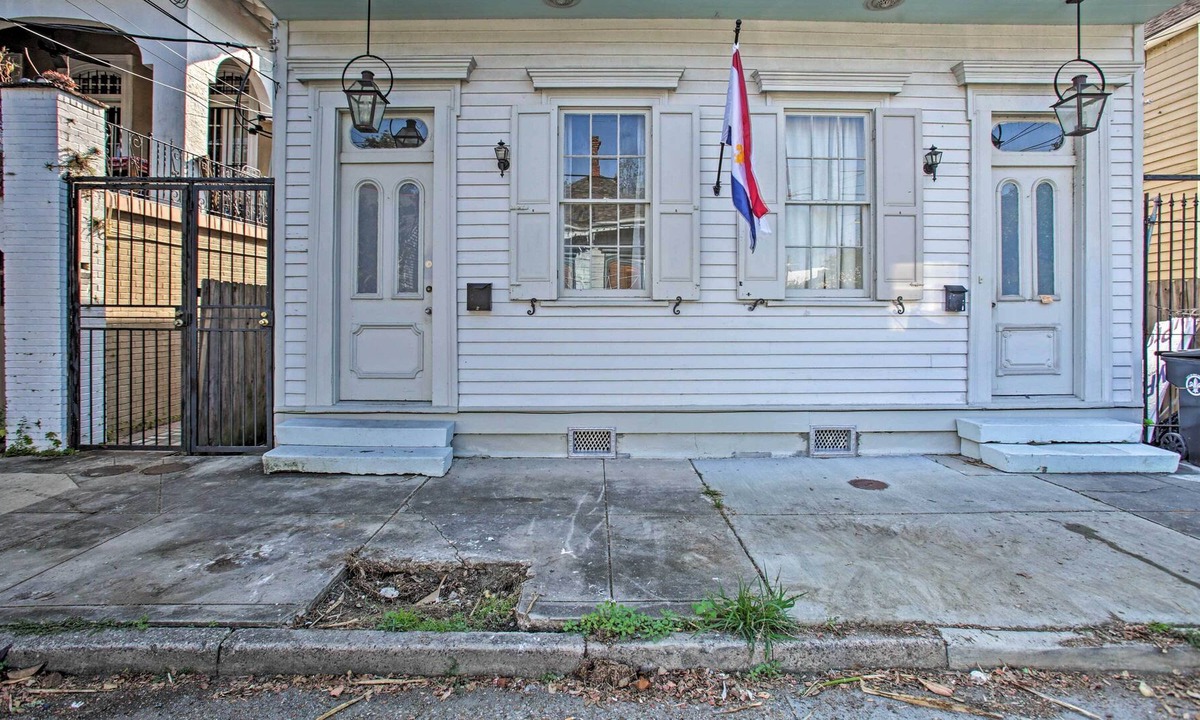 Bywater House | Cozy Historic Duplex, 1 Mi to French Quarter!