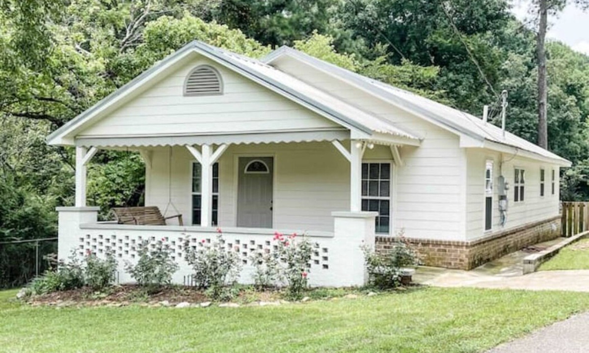 Shannon House | Cozy home just minutes from Golf, UAB, Wedding Venues