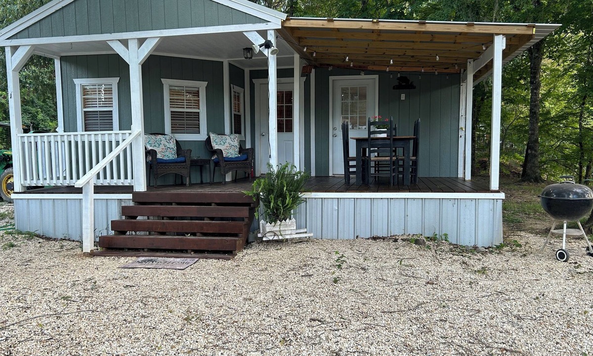 Lowndesboro Cottage | Cozy Last Resort Cottage located on Gun Shute Island off the Alabama River.